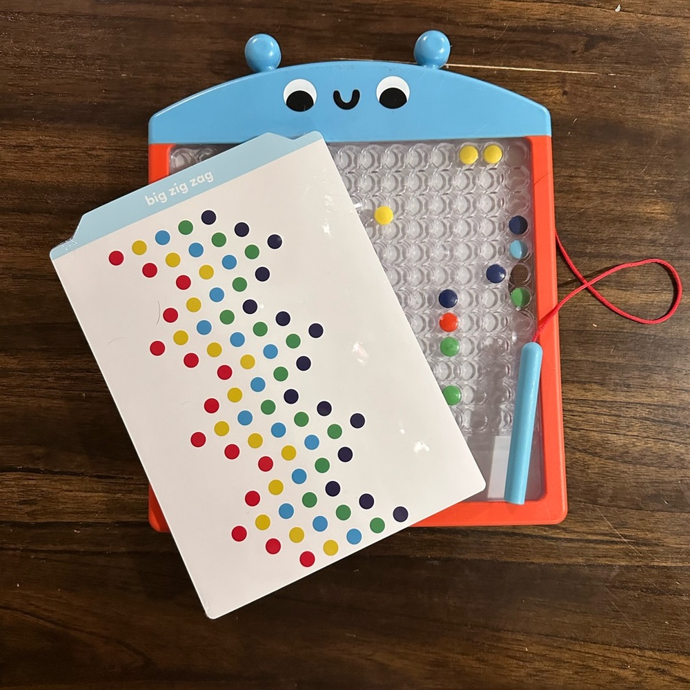 Gigglescape Magnetic Dot Activity Set